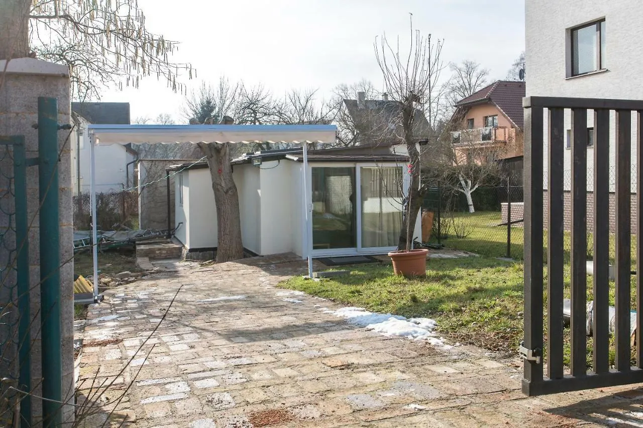 Small House With Parking Villa Prag Semesterbostad